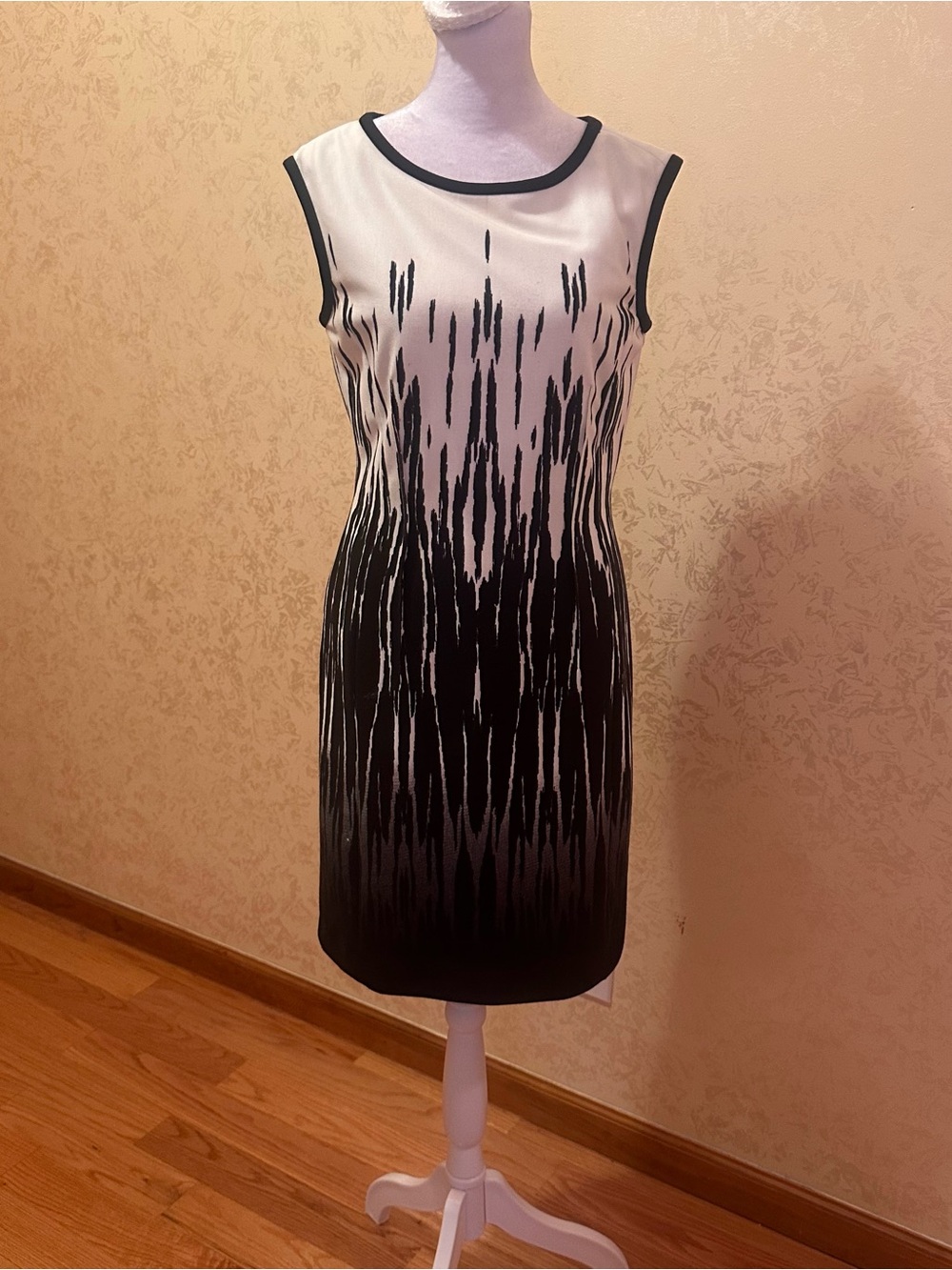 Black and White Ombre Sleeveless Sheath Dress